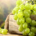 كم عدد السعرات الحرارية في العنب وأهم فوائده الصحية