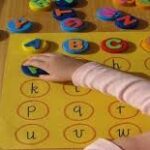 كيفية تعليم الطفل الحروف عن طريق اللعب