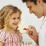 “كيف تتصرفين عندما يحسن طفلك التصرف “