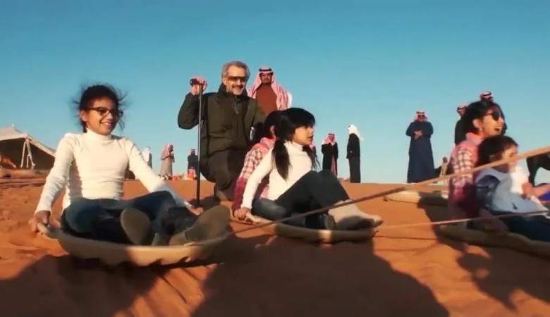 فيديو الوليد بن طلال مع حفيداته